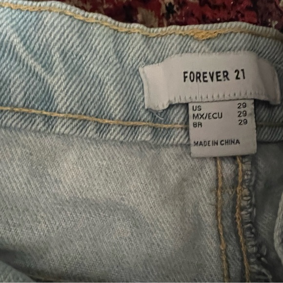 Distressed jeans shorts. Size US 29 - Picture 3 of 4